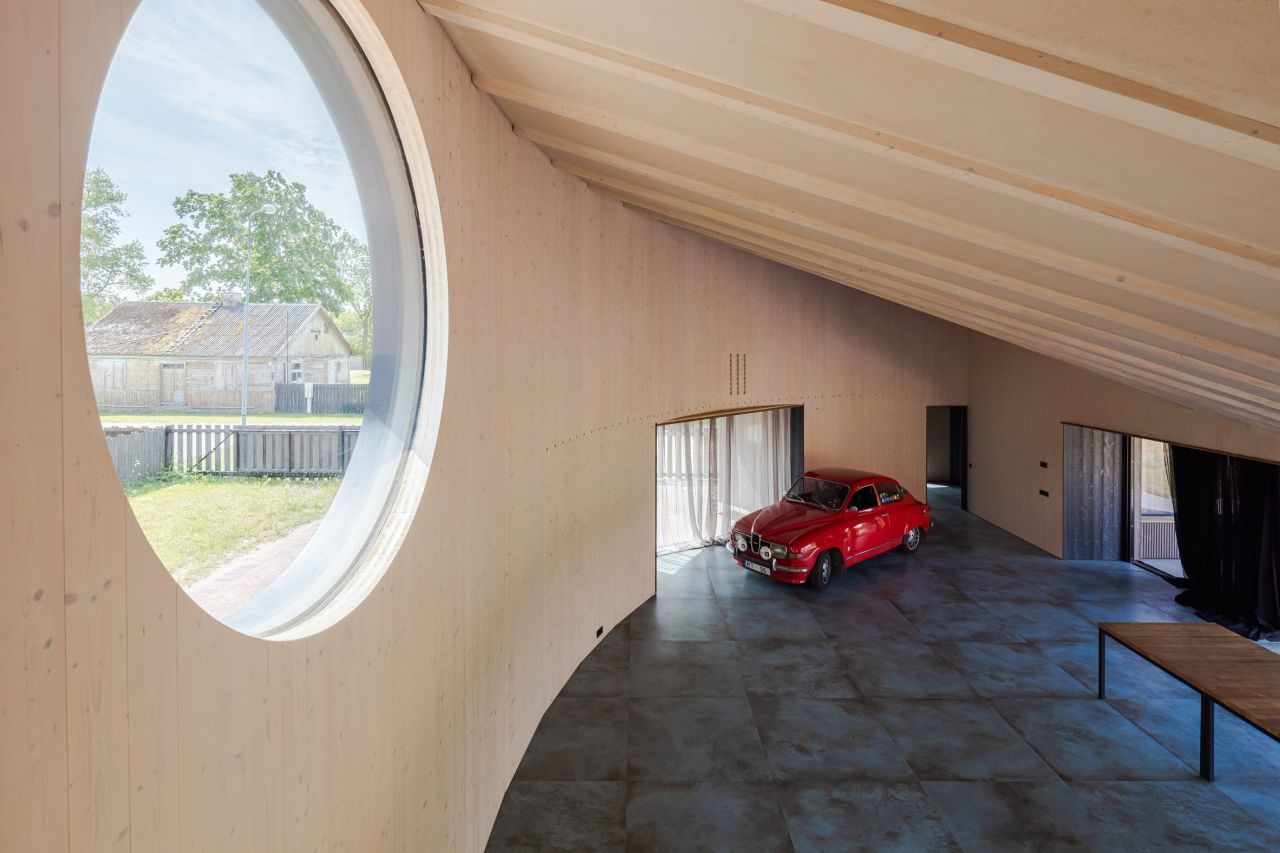 Pāvilosta House’s Curved Slate Roof Looks Like as if it Shaped by Sea Air and Water