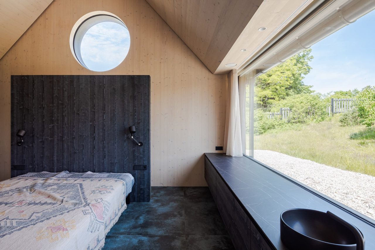 Pāvilosta House’s Curved Slate Roof Looks Like as if it Shaped by Sea Air and Water