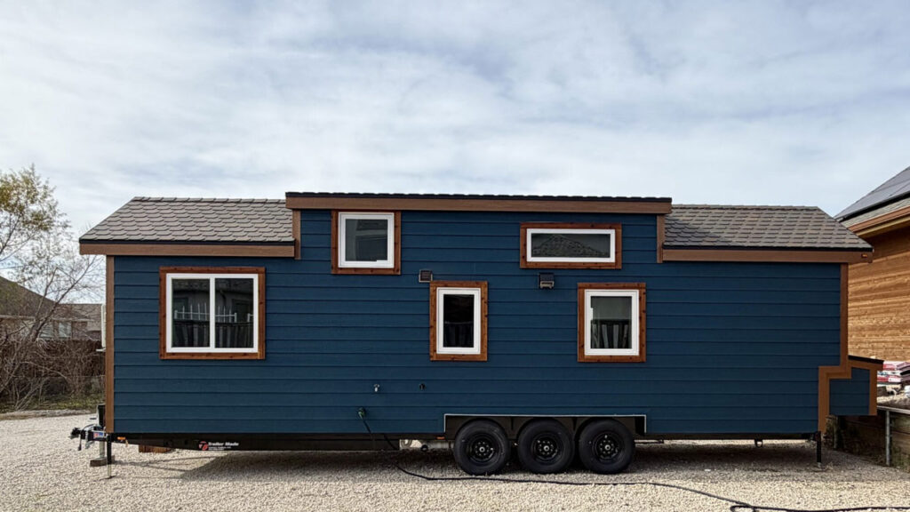 Seawillow Tiny House is Ode to Sandy Beaches, Summer Skies, and Sea Shells Seawillow Tiny House_8