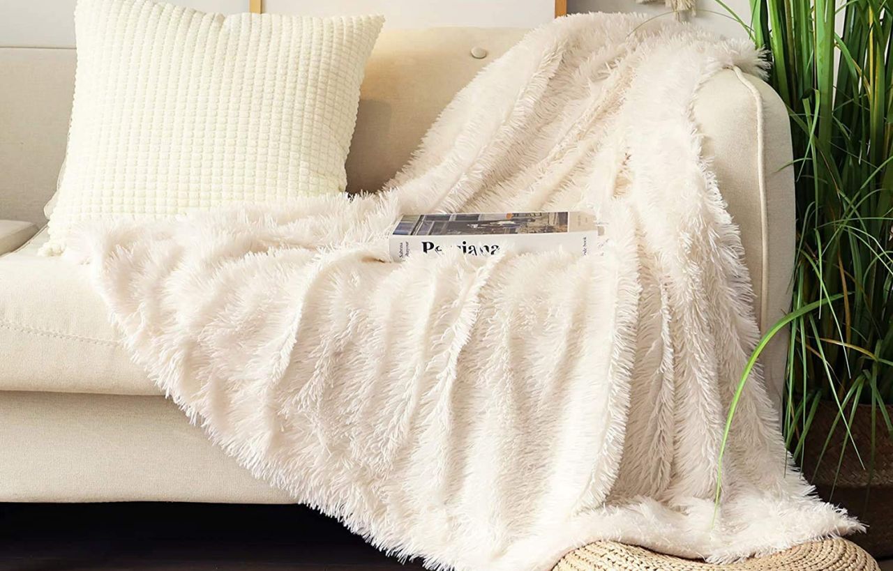 Tuddrom Decorative Extra Soft Fuzzy Faux Fur Throw Blanket