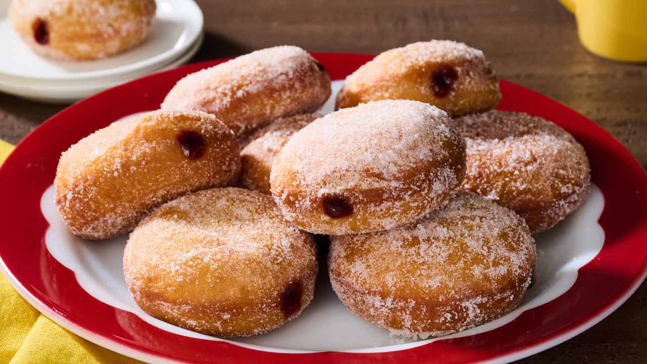 jelly-doughnuts-new-year-brunch-recipes