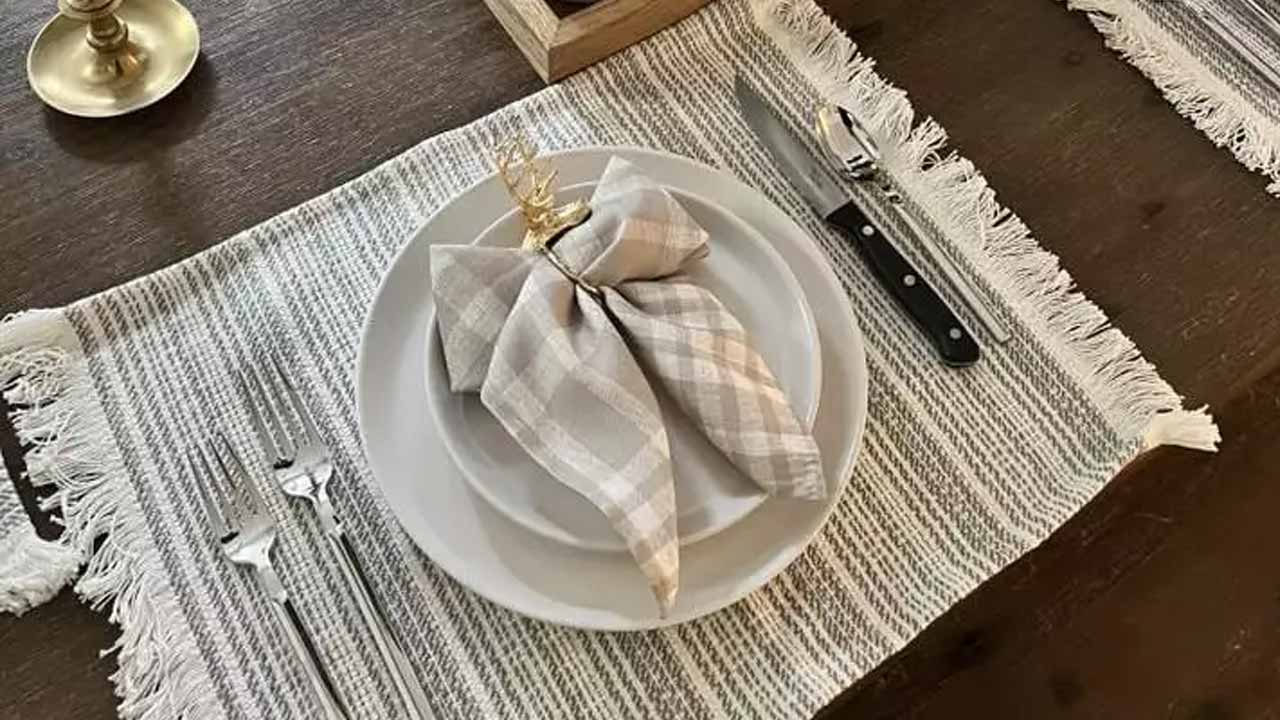 bow napkin folding