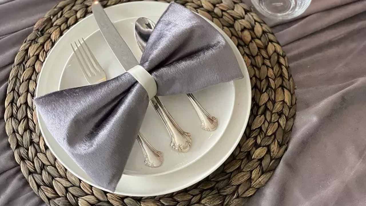 bow tie napkin fold