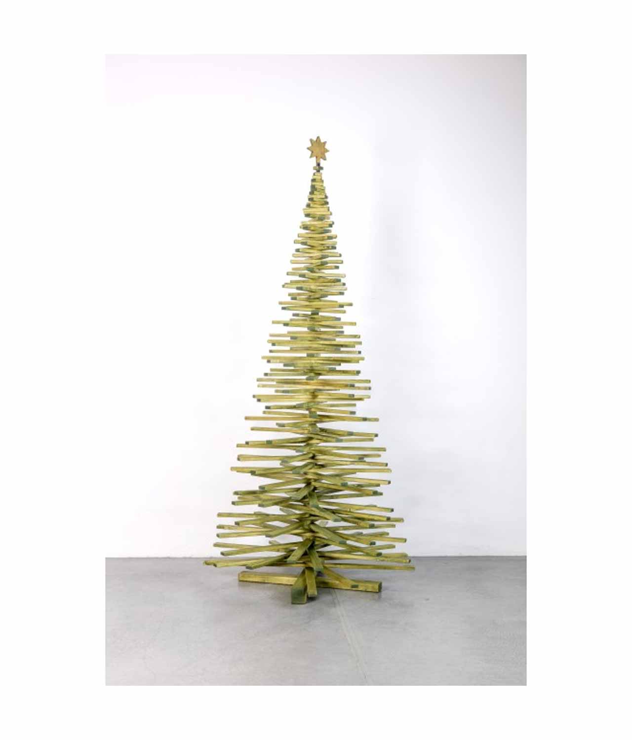 christmas tree with star topper pallet decoration