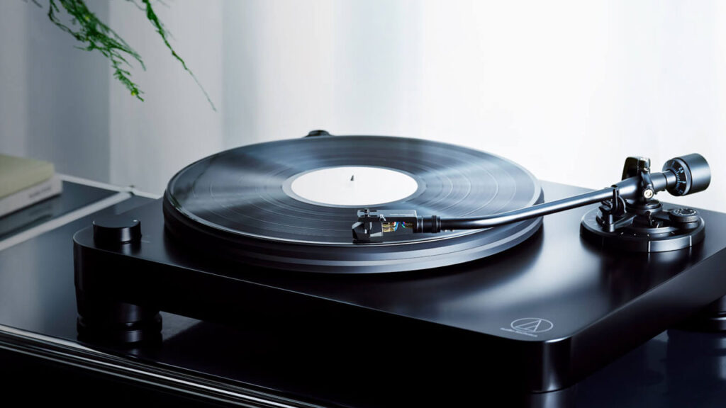 Audio-Technica Lifts the Lid on AT‑LP7X Turntable at CES 2026 AT-LP7X Turntable