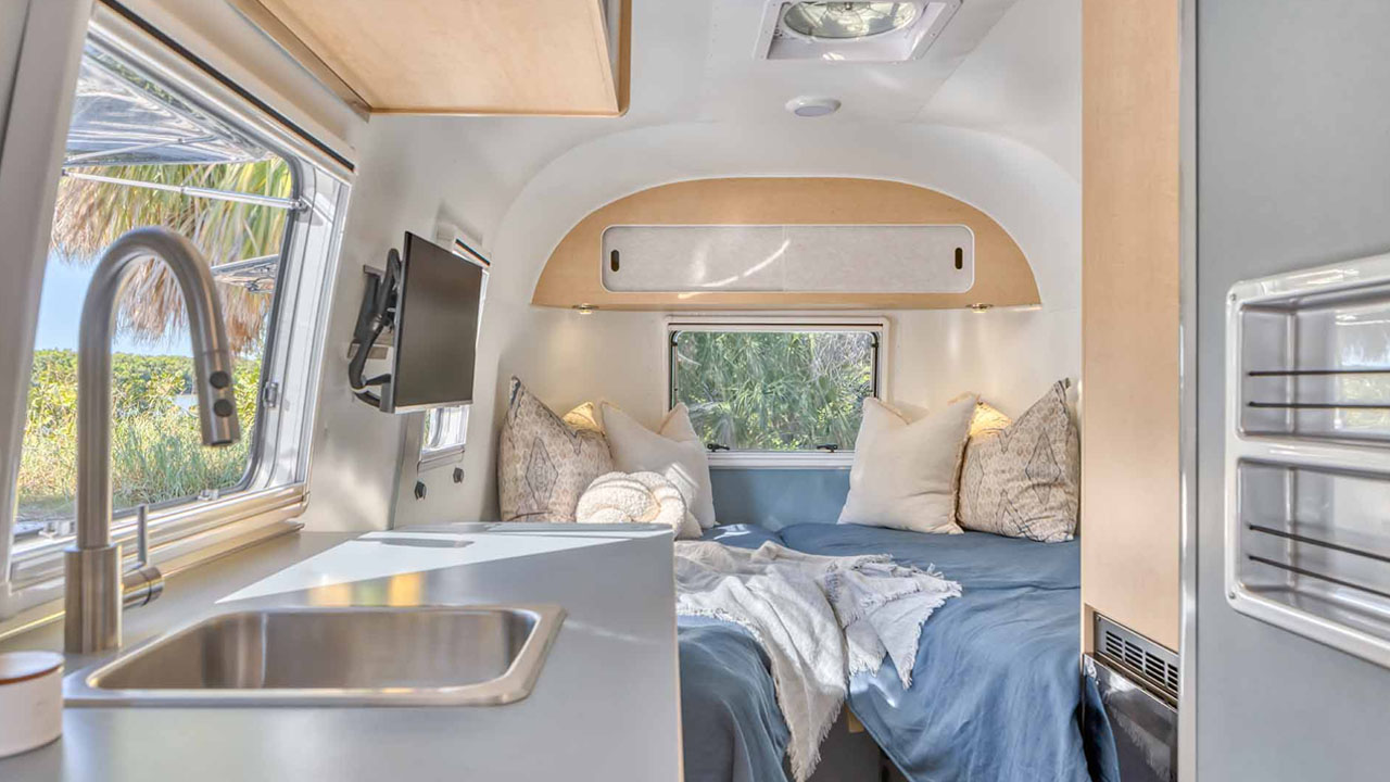 Airstream World Traveler 22RB Travel Trailer Interior