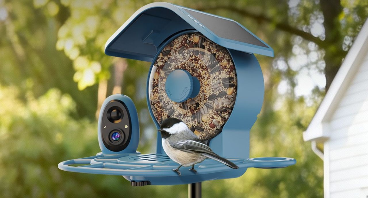 Aura Smart Bird Feeder by Coolfly