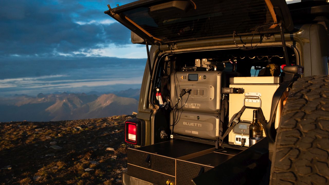 Bluetti Apex 300 Power Station