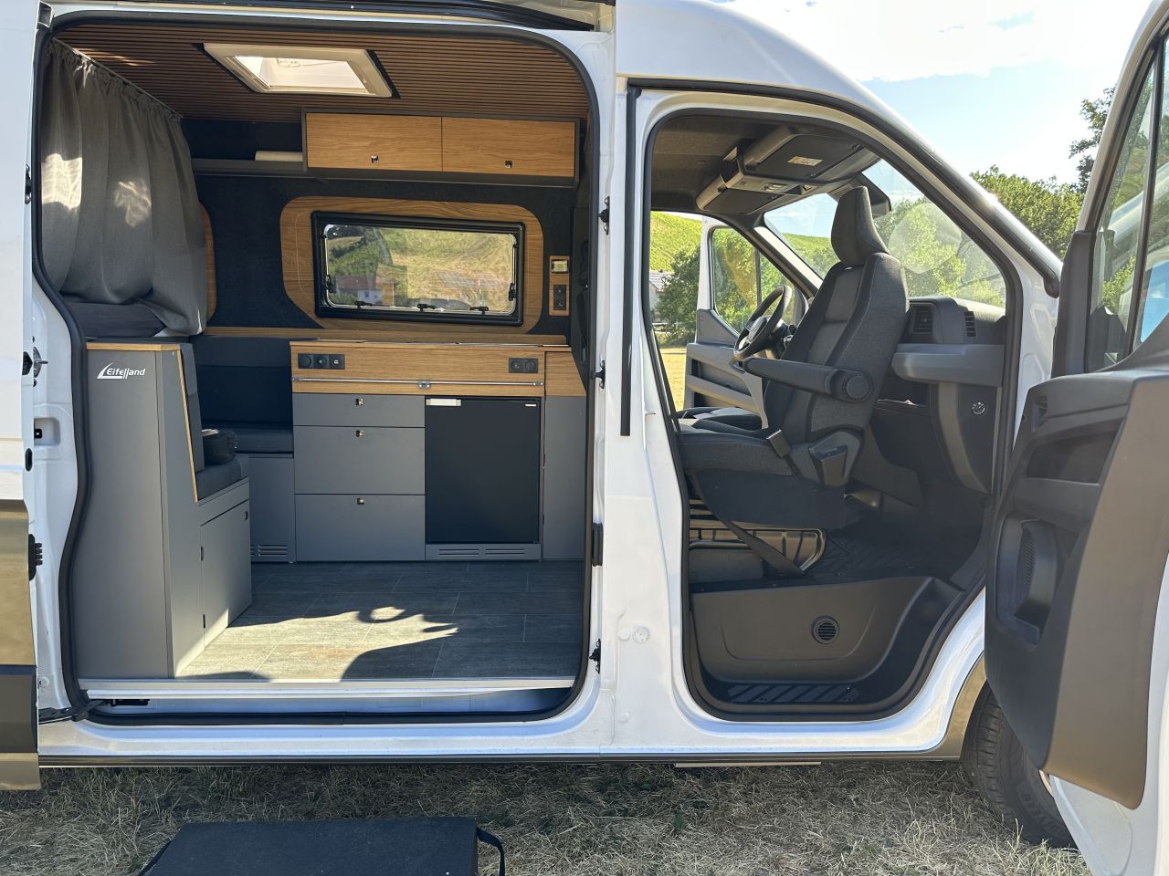Eiffeland Presents Nissan Interstar as Campervan