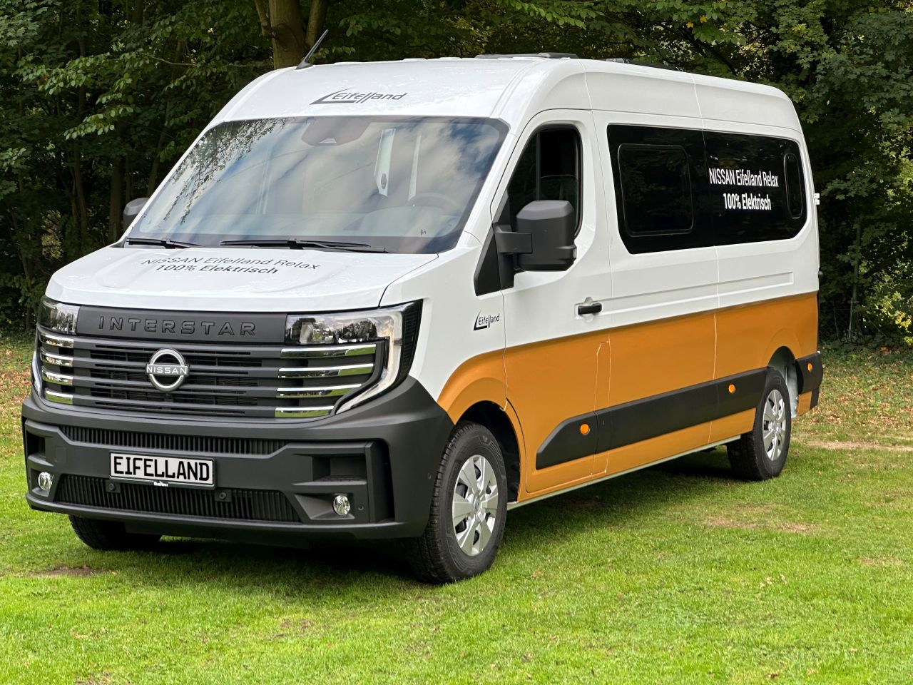 Eiffeland Presents Nissan Interstar as Campervan