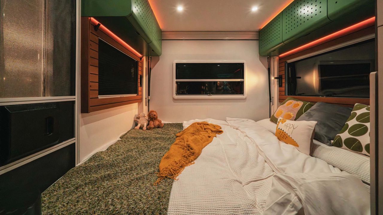 Evotrex Launches World’s First Power-Generating PG5 Travel Trailer