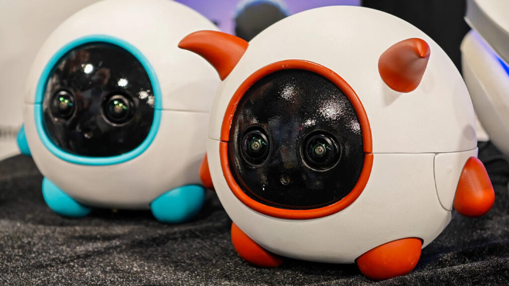 AI-Powered Vex Pet Robot Creates Highlight Video of Your Pet’s Daily Activity FrontierX Vex Pet Robot debus at CES 2026
