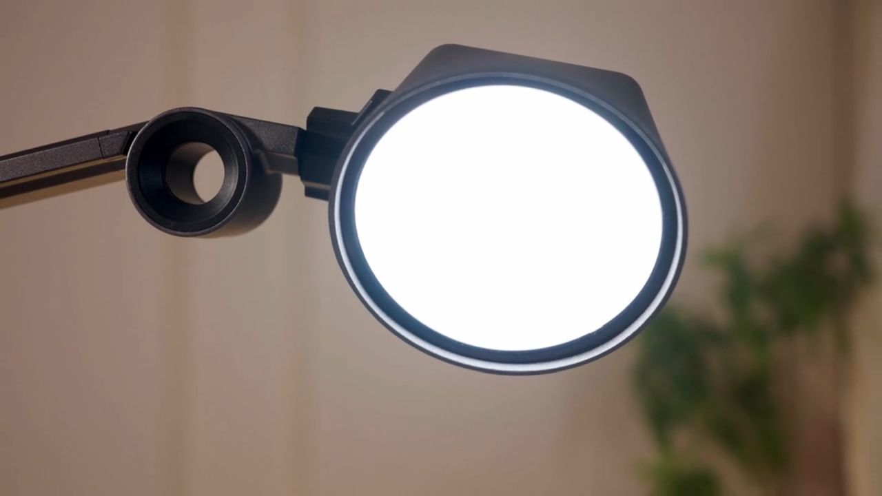 HiLight’s LUMENFORGE CNC-Milled Lamp Features Three Precision Rotation Axes for Easy Adjustment