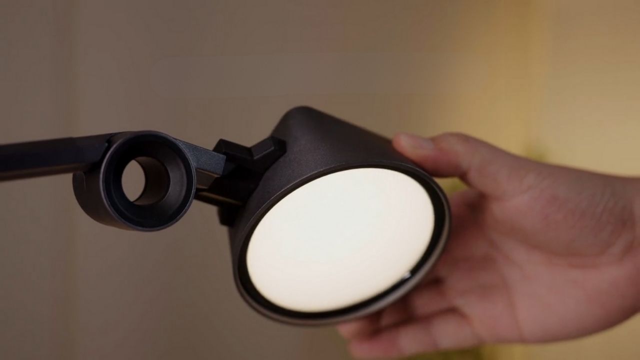 HiLight’s LUMENFORGE CNC-Milled Lamp Features Three Precision Rotation Axes for Easy Adjustment