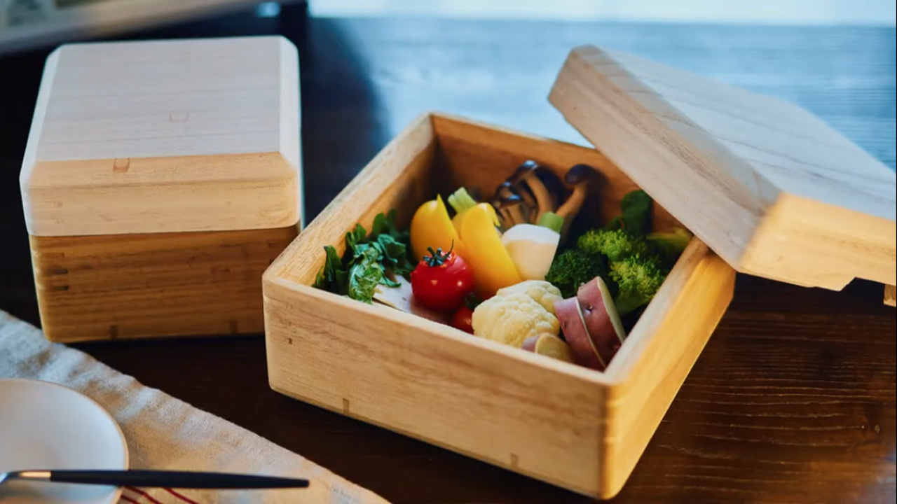 Japanese Paulownia steamer makes cooked food look so appealing