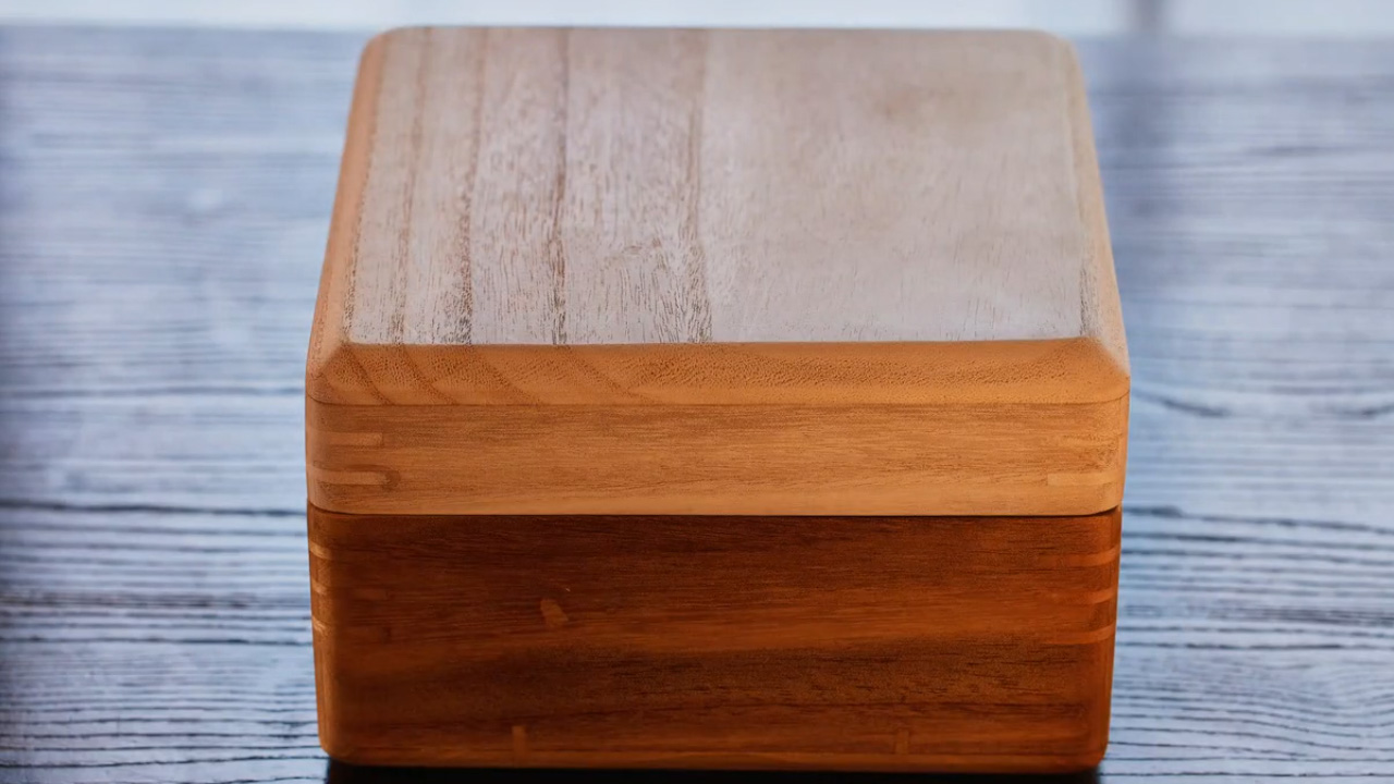 Japanese Paulownia steamer has simple yet beautiful appearance