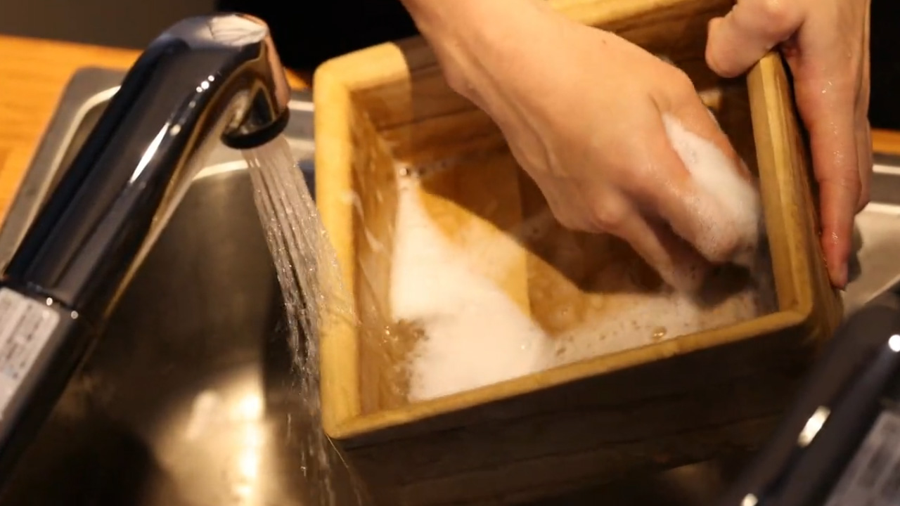 You only need to wash few cookware compared to endless traditional cookware.