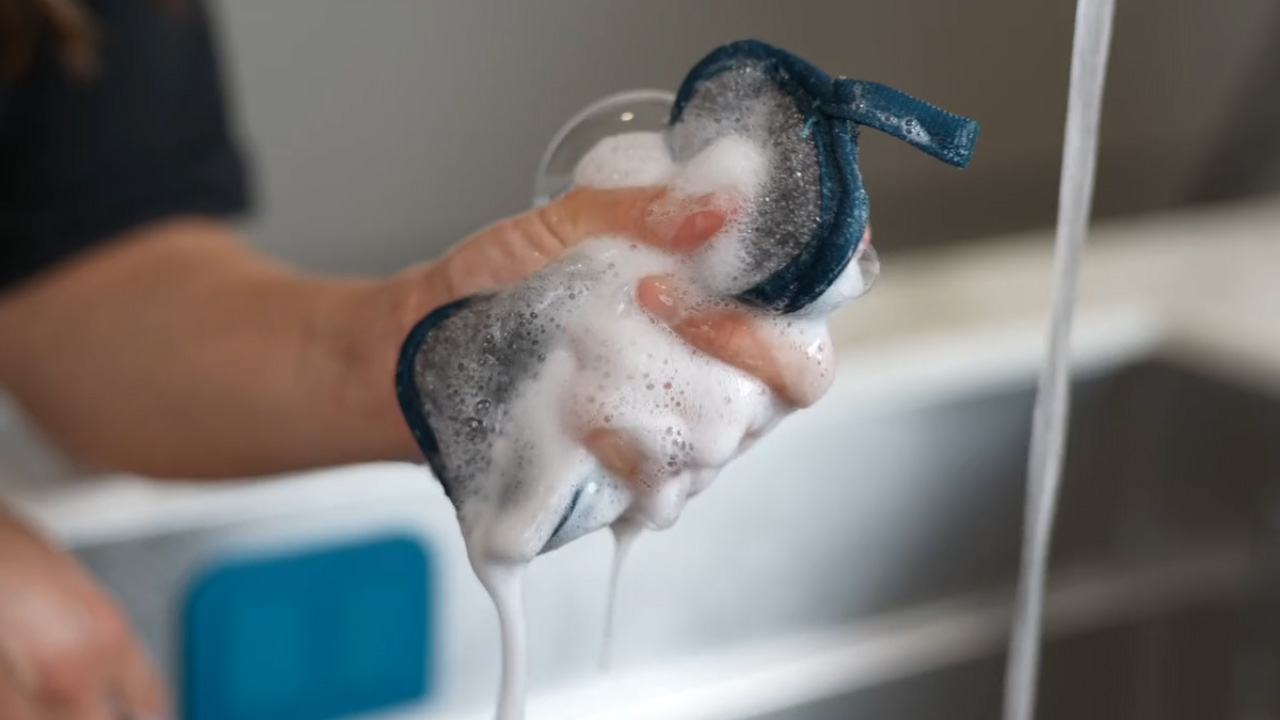With every squeeze, you'll get the right amount of lather.