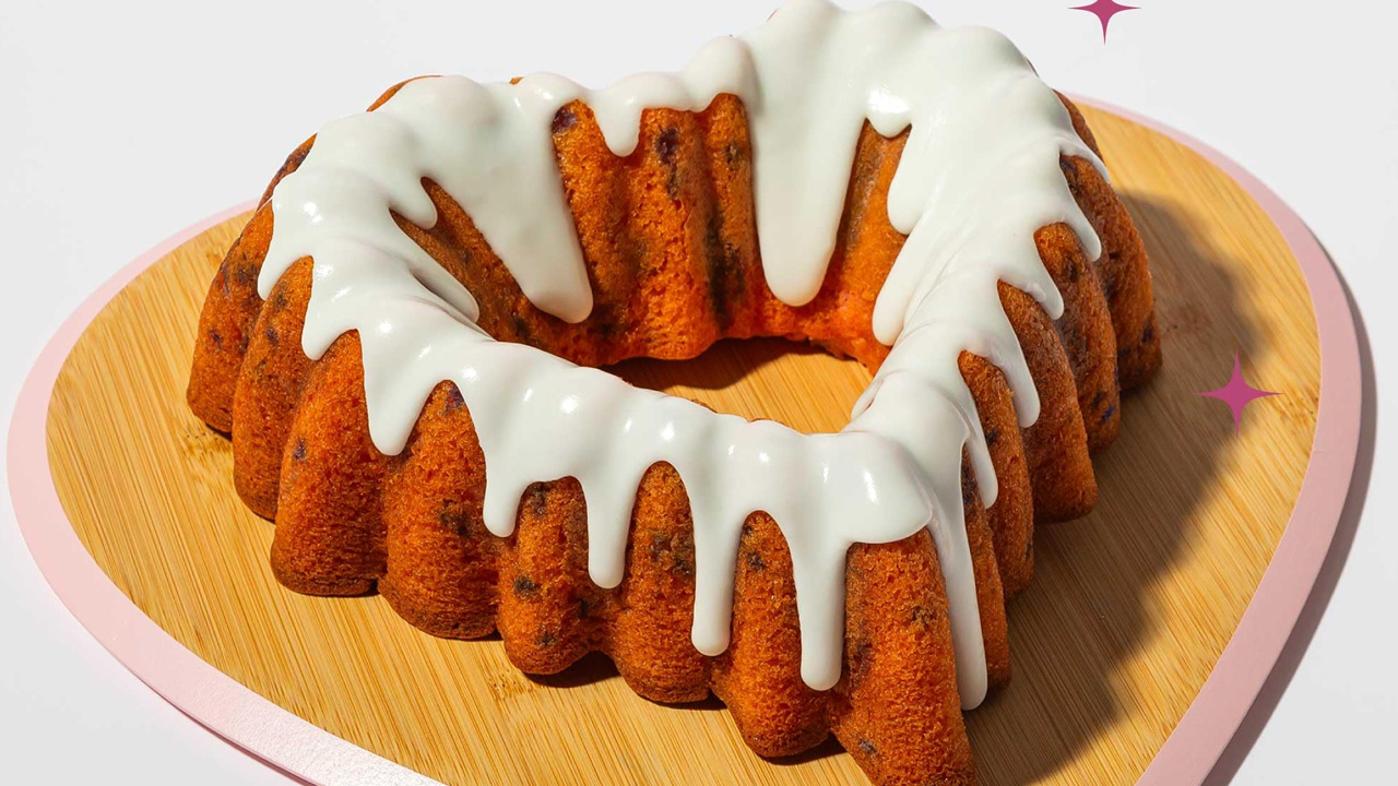 Paris Hilton Heart Shaped Fluted Cake Pan