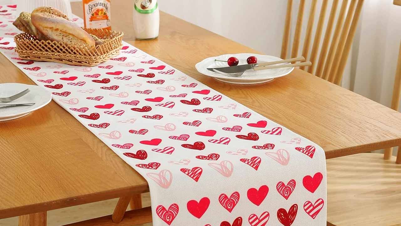 Pink-Heart-Table-Runner
