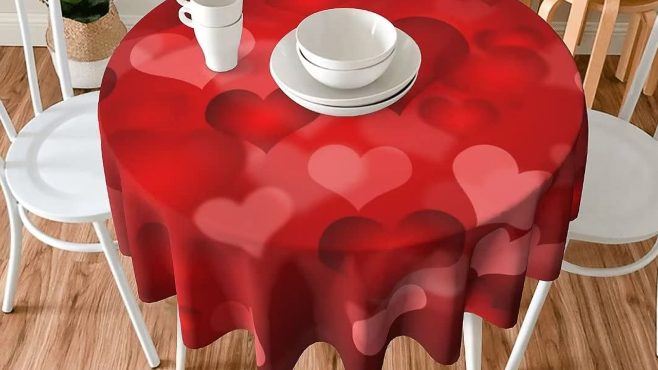 Romantic Tablecloth With Love Hearts Pattern