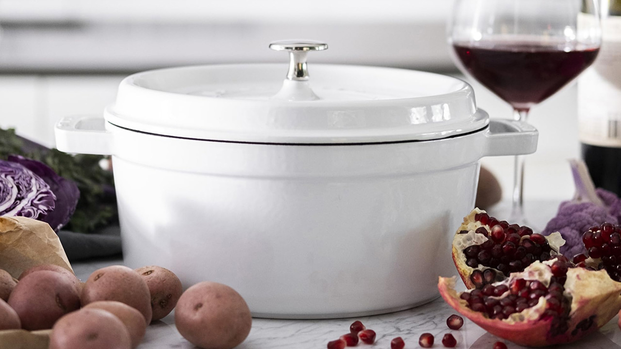 The STUAB cocotte boosts aesthetics of the kitchen with its beautiful looks