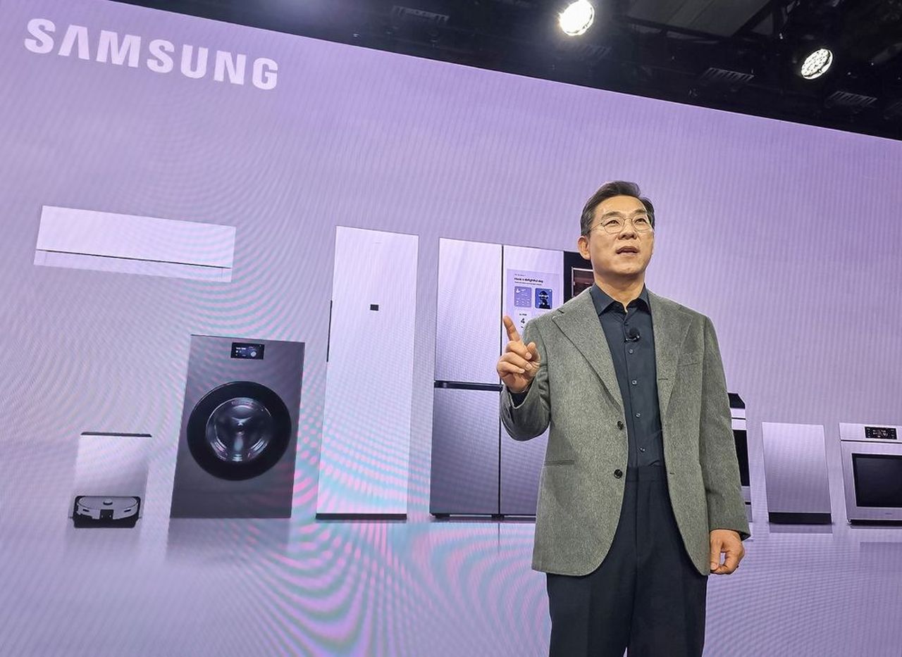 Samsung”s New Fridge Opens/Closes Door on Your Voice Command