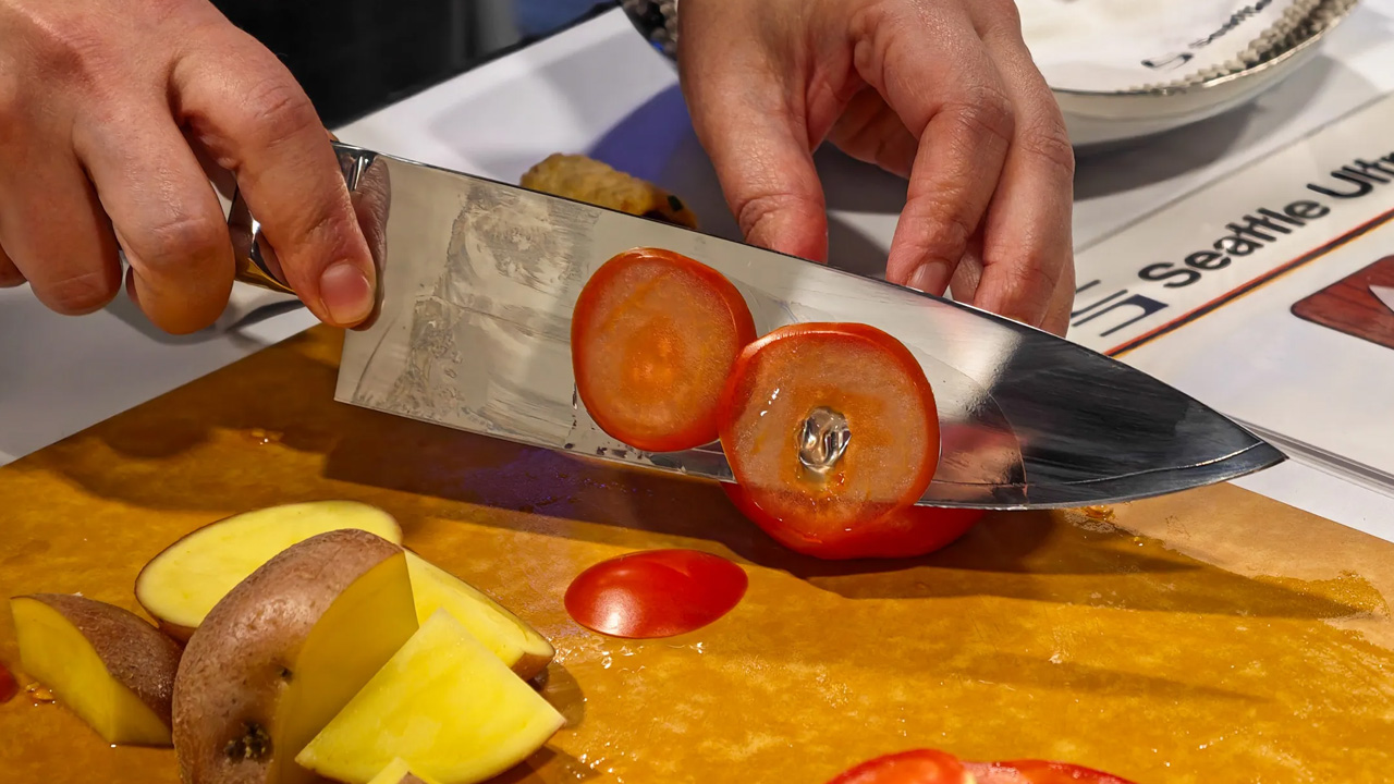 Seattle UItrasonics C-200 knife - demo at CES