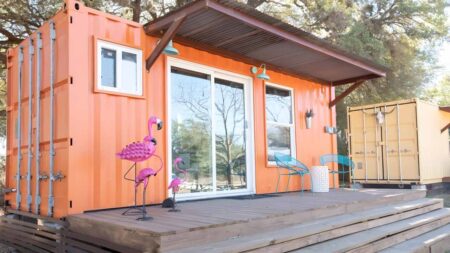 Teeny Tiny Haus exterior