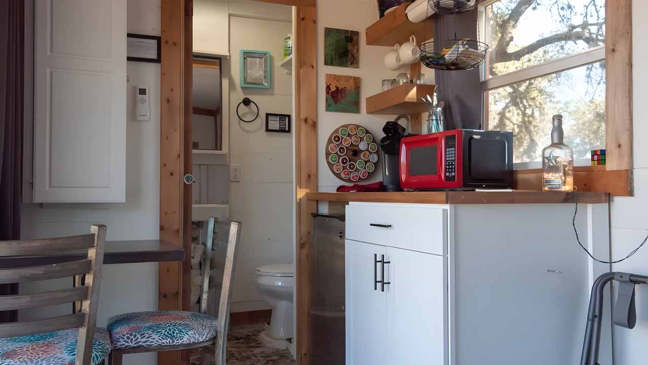 Teeny Tiny Haus bathroom