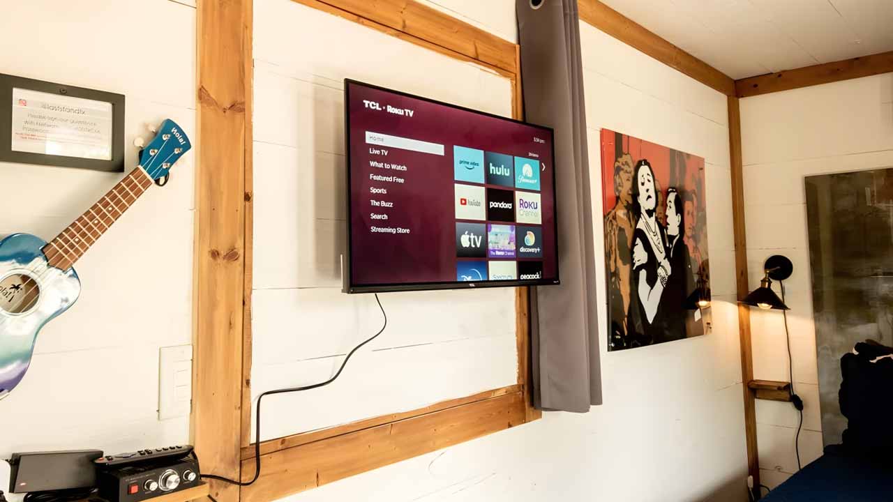 Teeny Tiny Haus wall-mounted TV