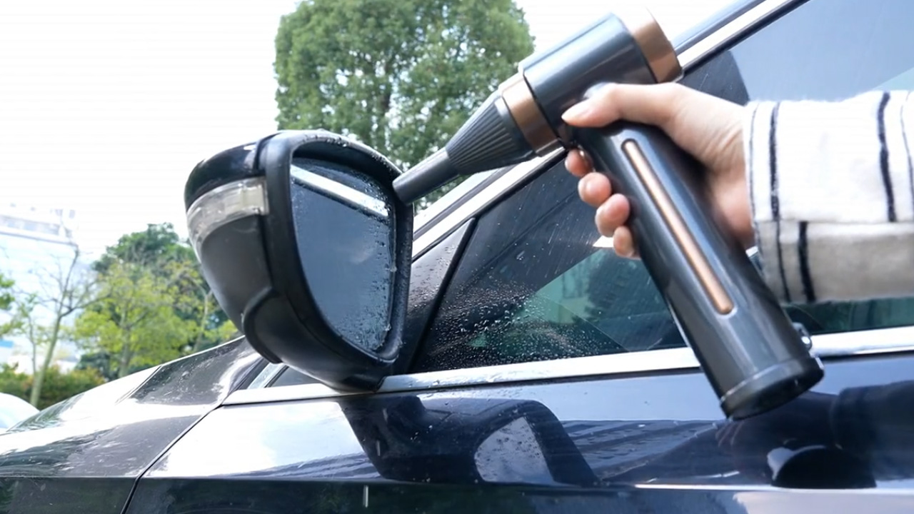 TurboJet X can blow away water stains easily