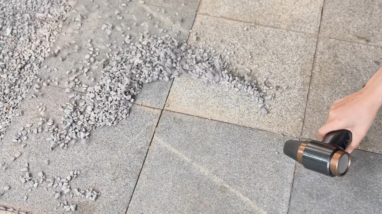 TurboJet X can blow away small stones and debris off the pathway