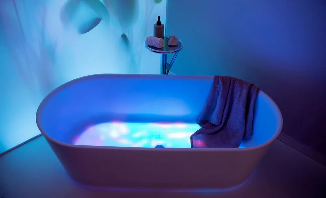 VAL Luminex Freestanding bathtub with integrated LED lights