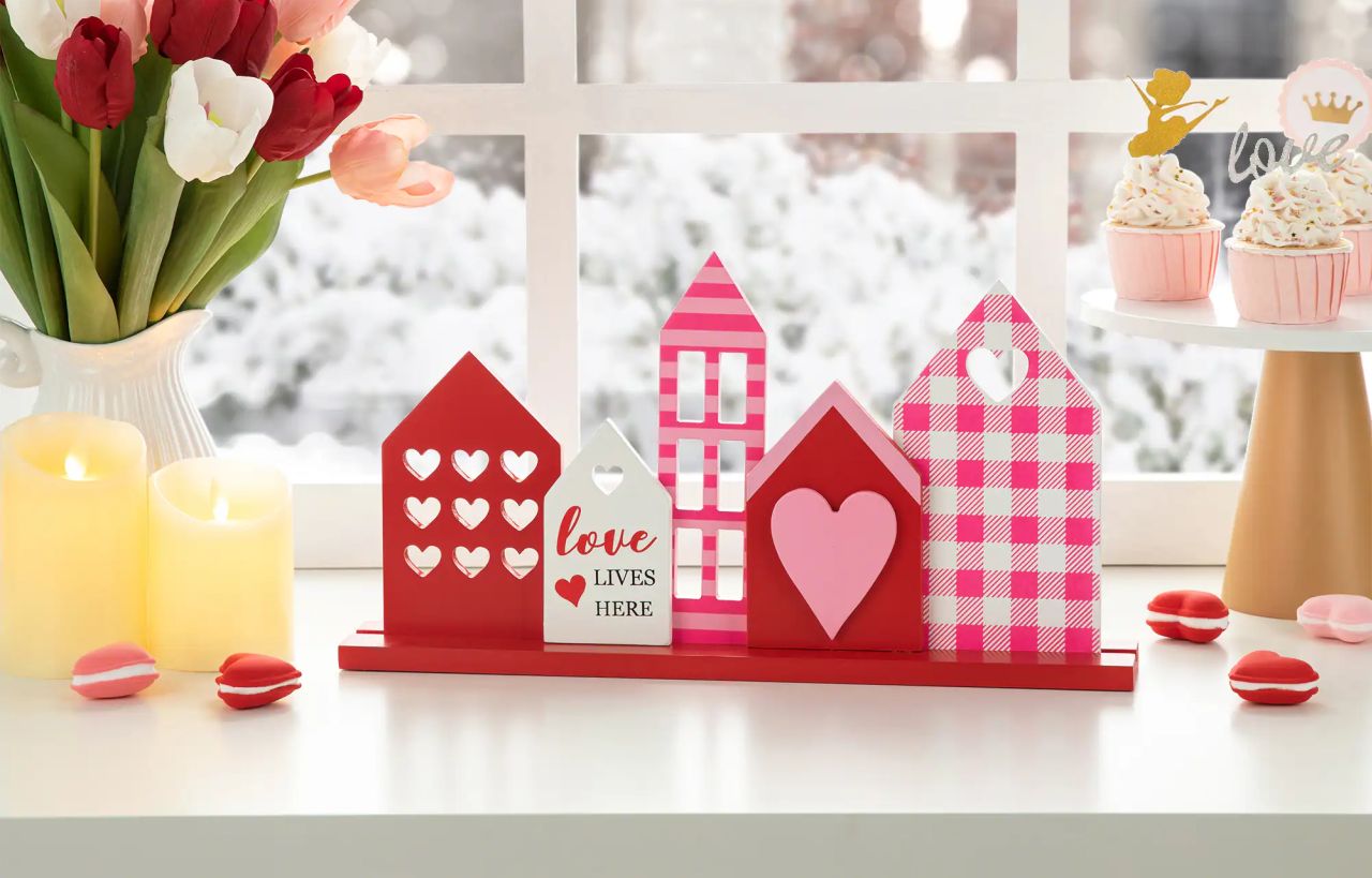 Valentine's House Wooden Table Décor