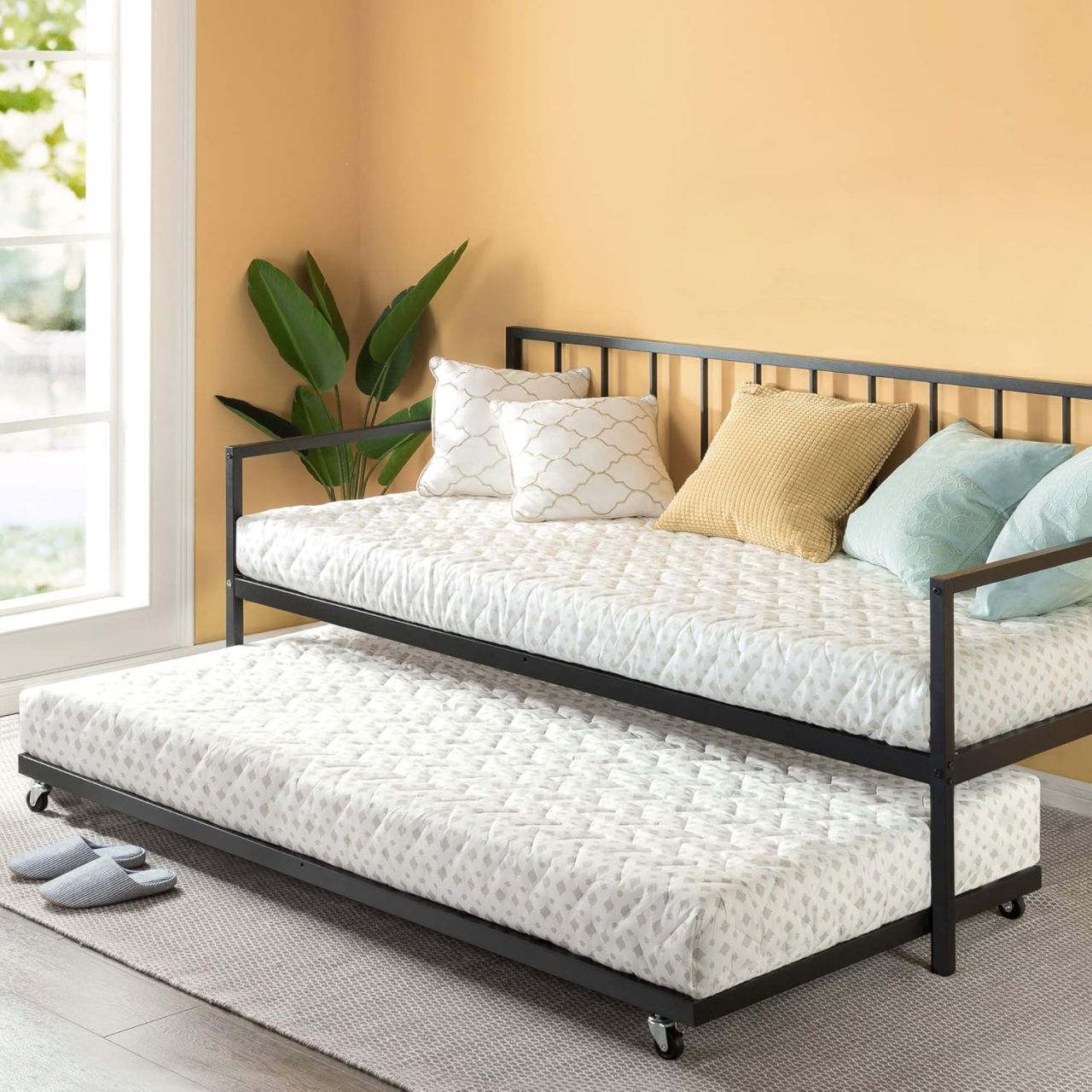 Zinus Eden Metal Daybed with Trundle
