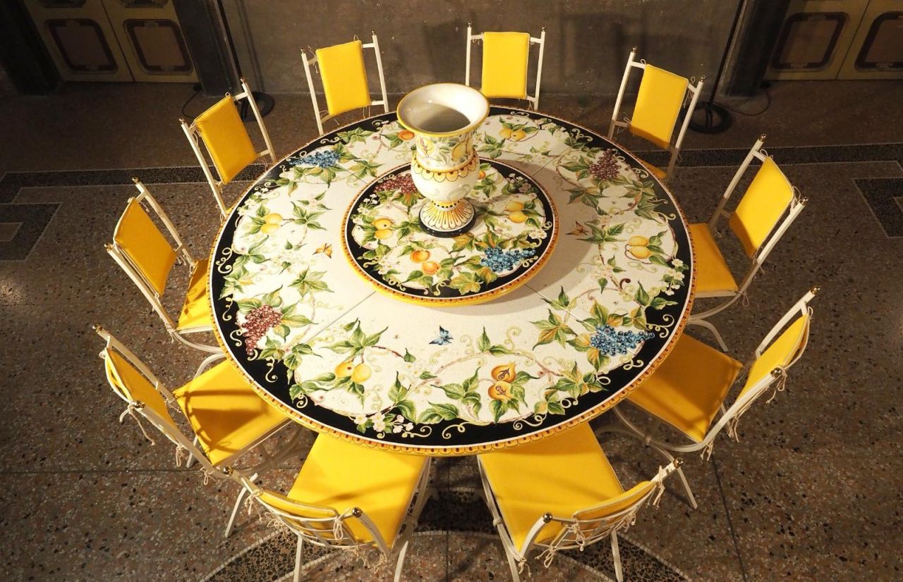 monocolore and decorated tables by CeramicArte Deruta