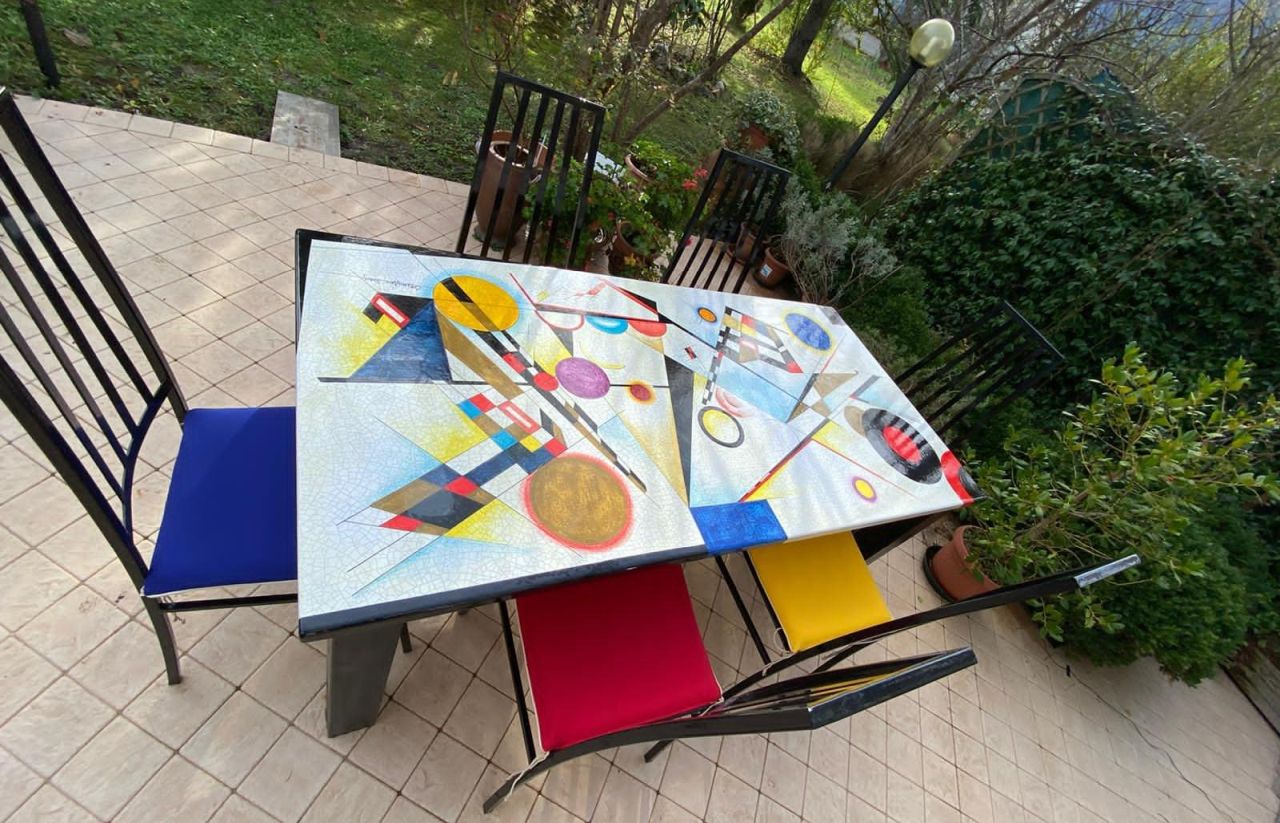 monocolore and decorated tables by CeramicArte Deruta