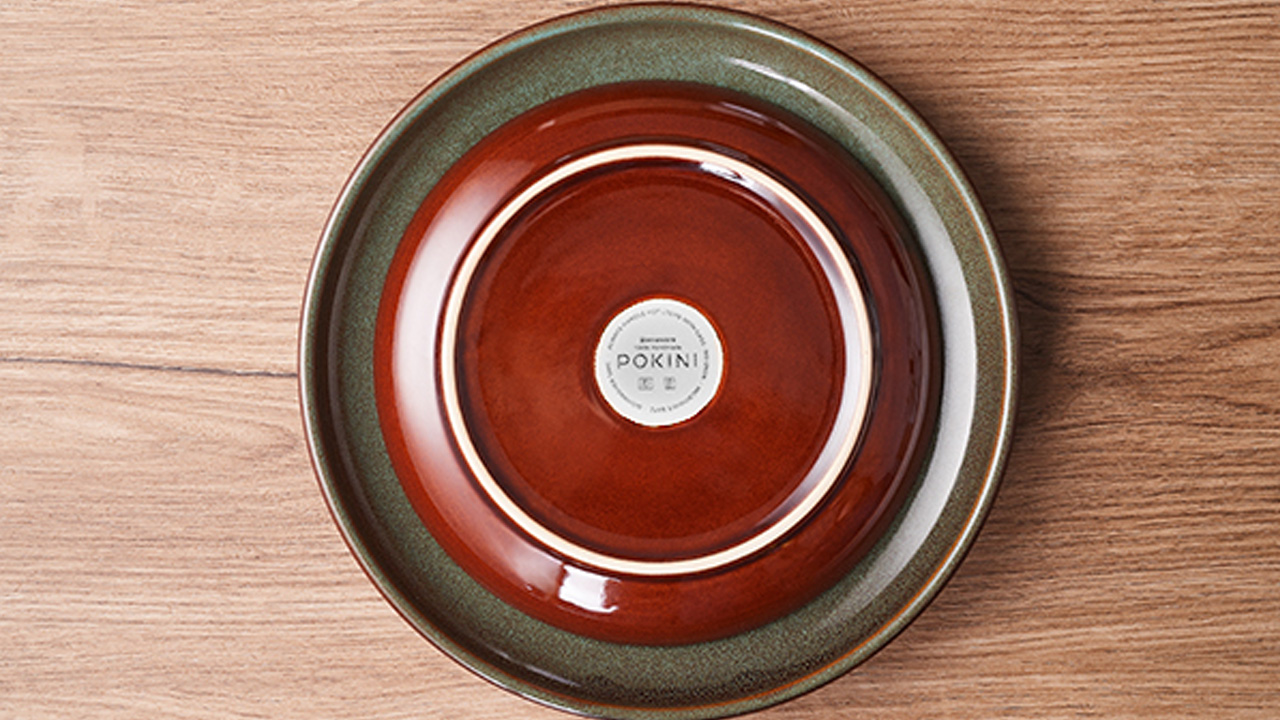 The dinner set is stackable