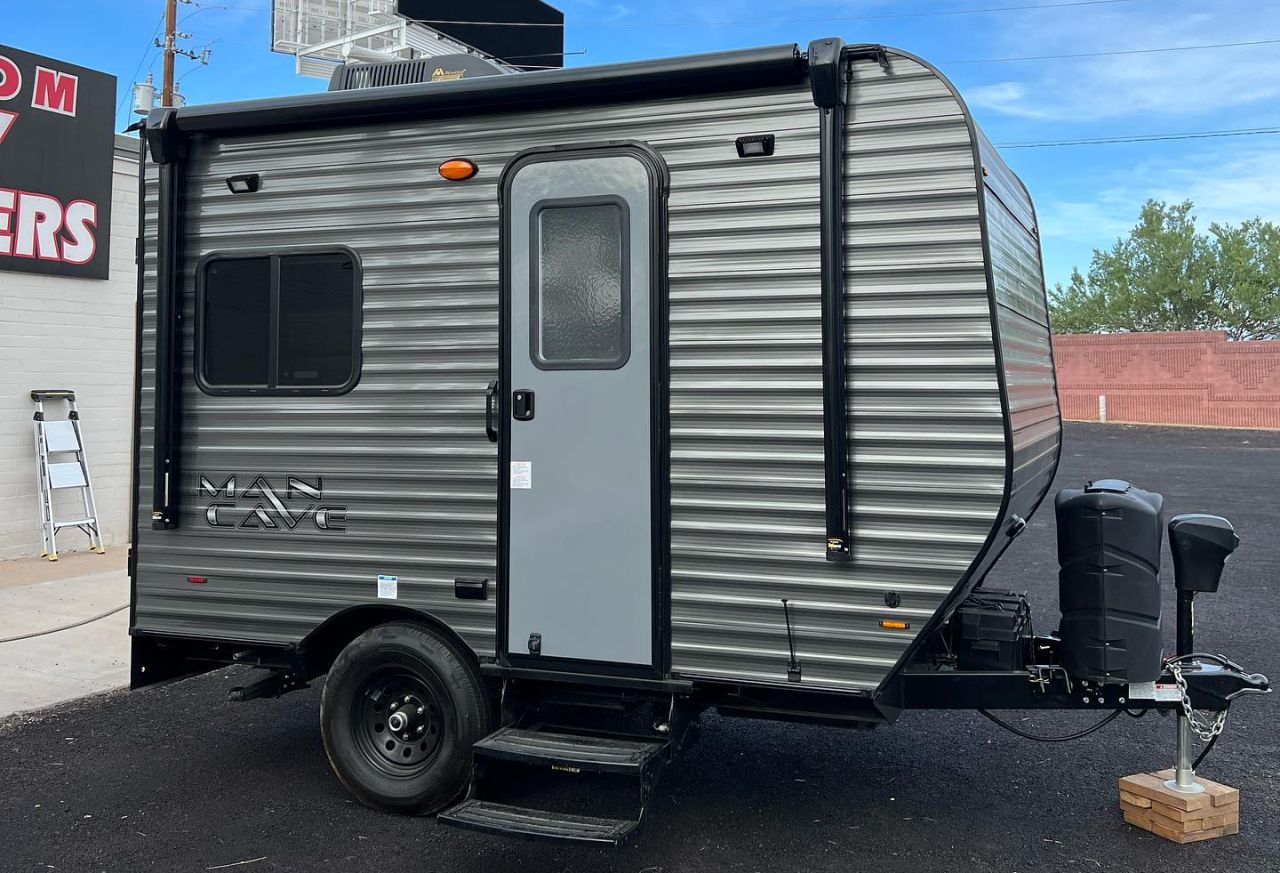 Dune Sport 10-Foot Mini Toy Hauler Comes With Bathroom