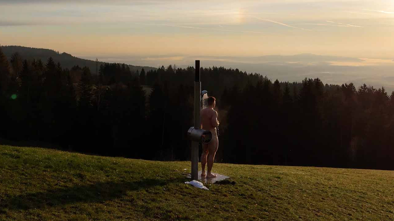 Feuerwasser Fire Shower With Built-in Wood Stove Heats Up Water in Just 3 Minutes