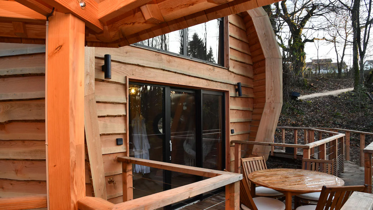 The treehouse has softly rounded shape