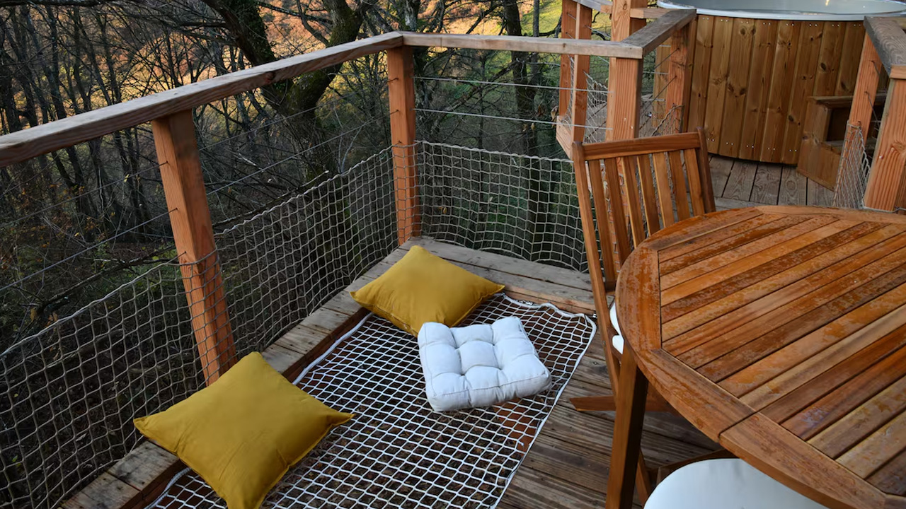 The hut provides a lounge carner with mesh ropes and throw pillows