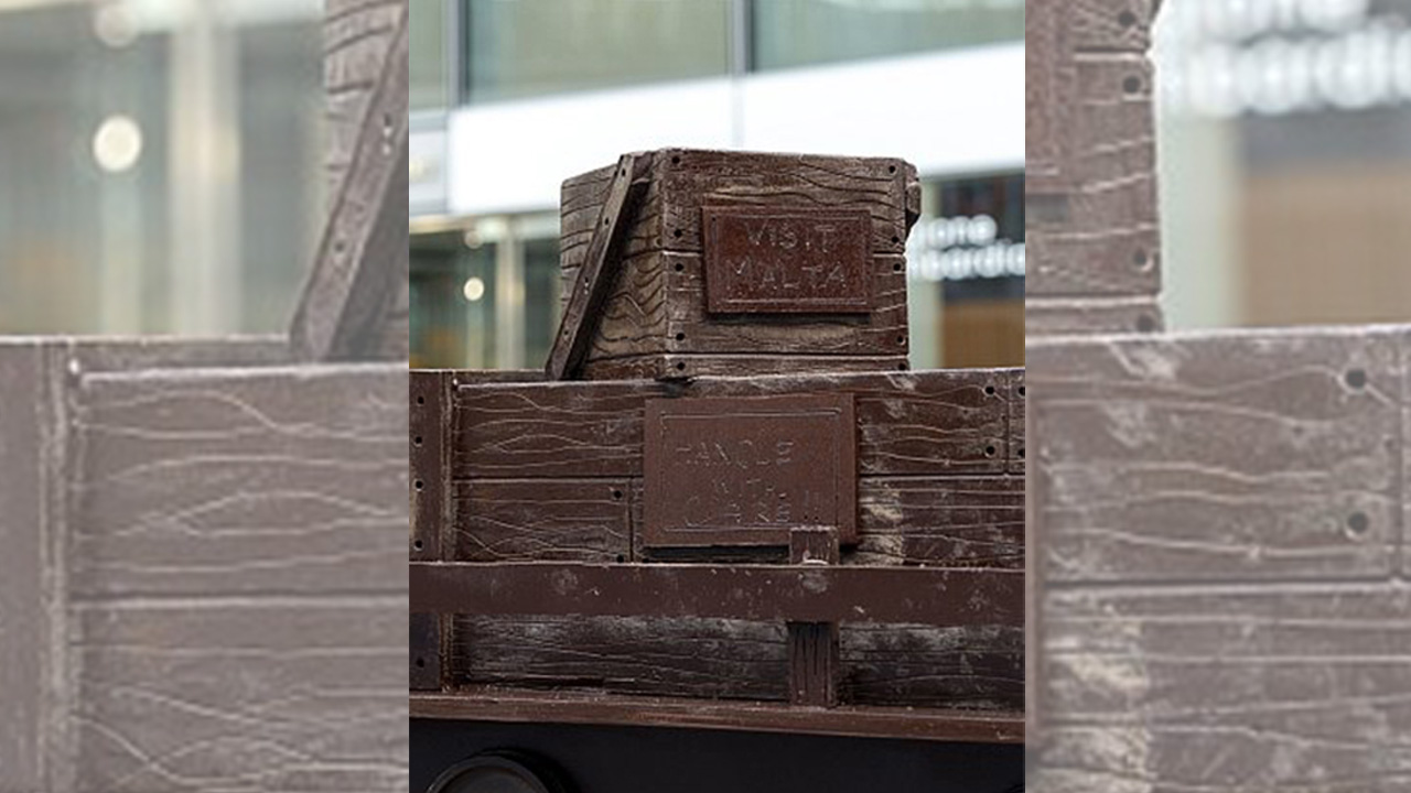 Longest-Chocolate-Train-Sculpture_cargo