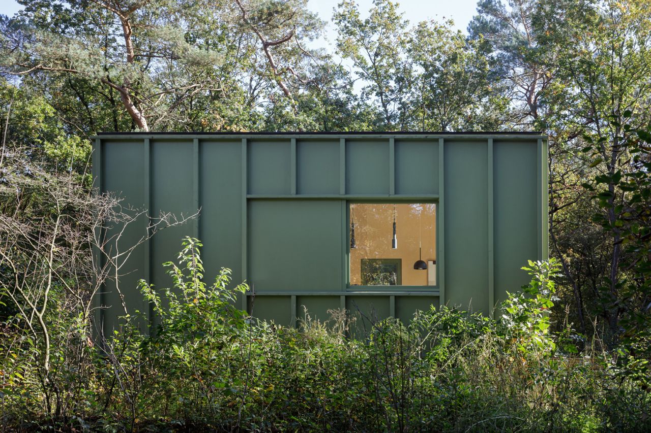 Lounge Lodge Minimalist Holiday Retreat in Netherlands Blends Into its Forest Environment