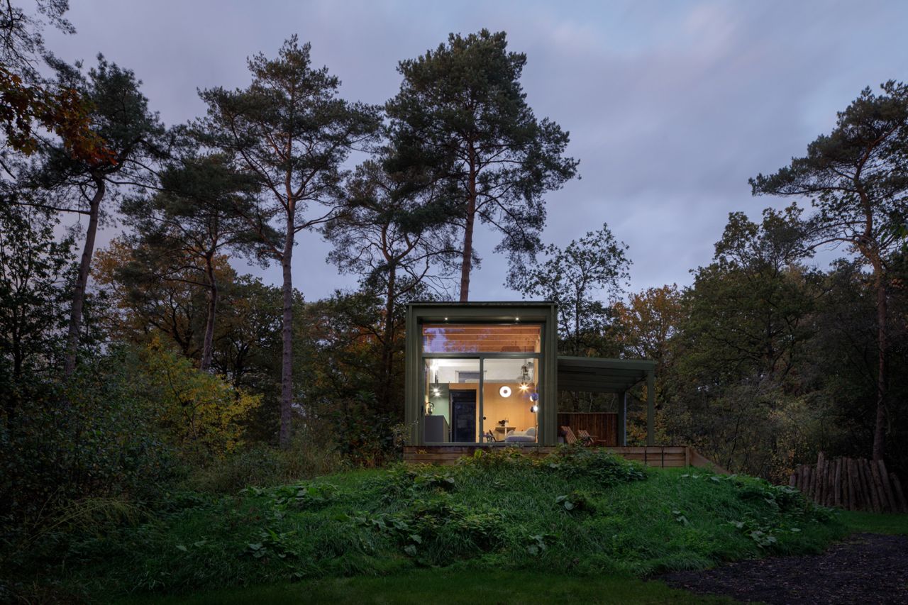 Lounge Lodge Minimalist Holiday Retreat in Netherlands Blends Into its Forest Environment
