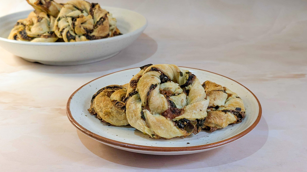 Recipe for Spinach and Cheese Twisted Pinwheels (1)