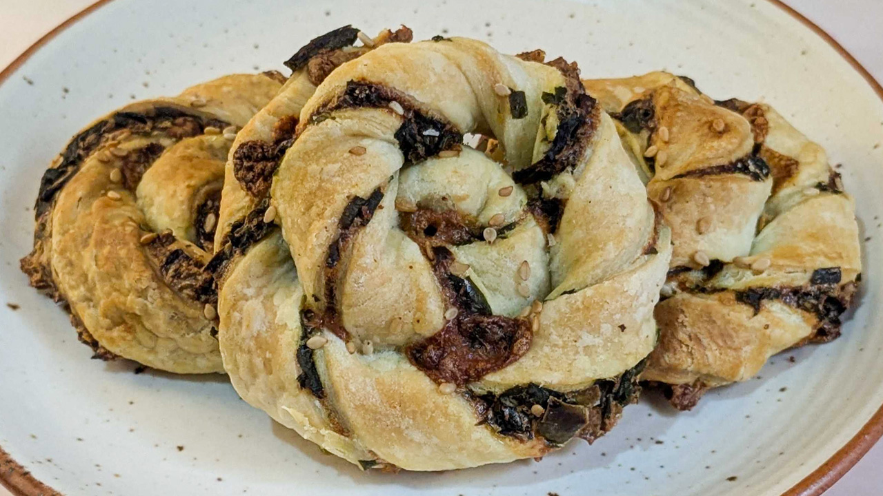 Recipe for Spinach and Cheese Twisted Pinwheels (5)