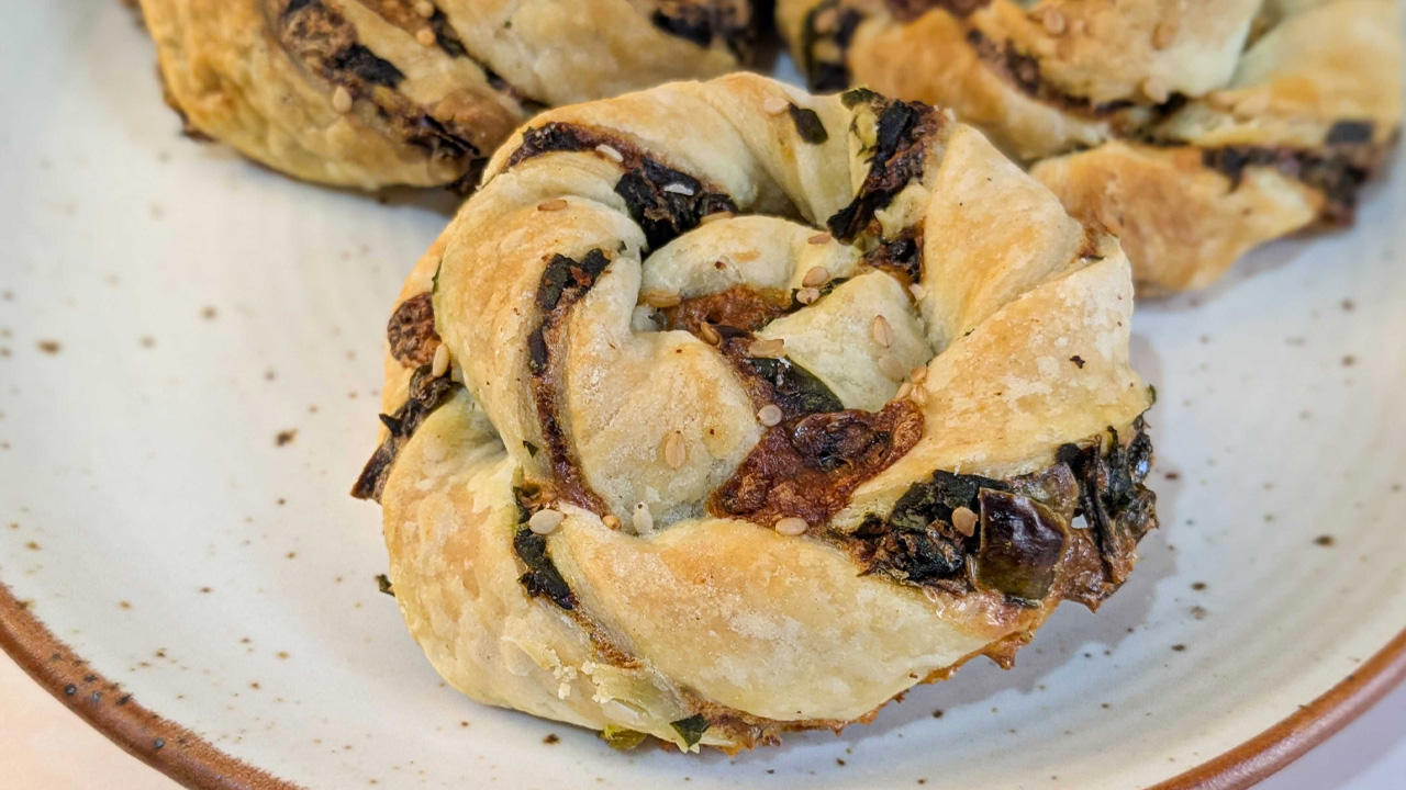 Recipe for Spinach and Cheese Twisted Pinwheels (6)