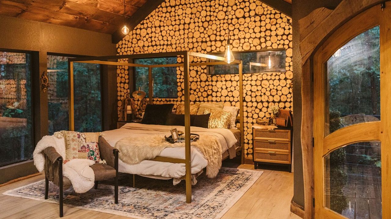 Romantic Airbnbs for Valentine's Day Getaway - Bronze Gabel Cabin Treehouse in Salem, Missouri 1